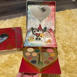 Pur Dr Seuss’ The Grinch Christmas Eyeshadow Palette